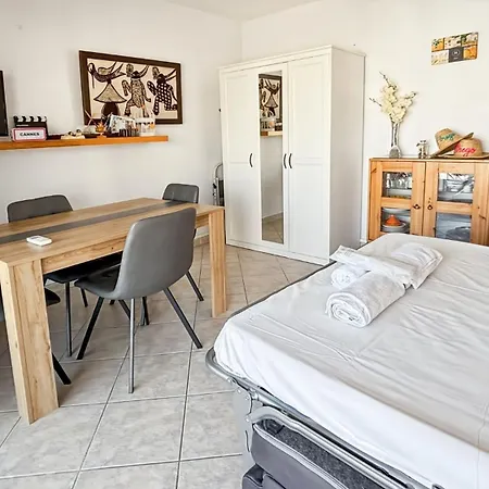 Center - Very Practical - Comfort Lägenhet *