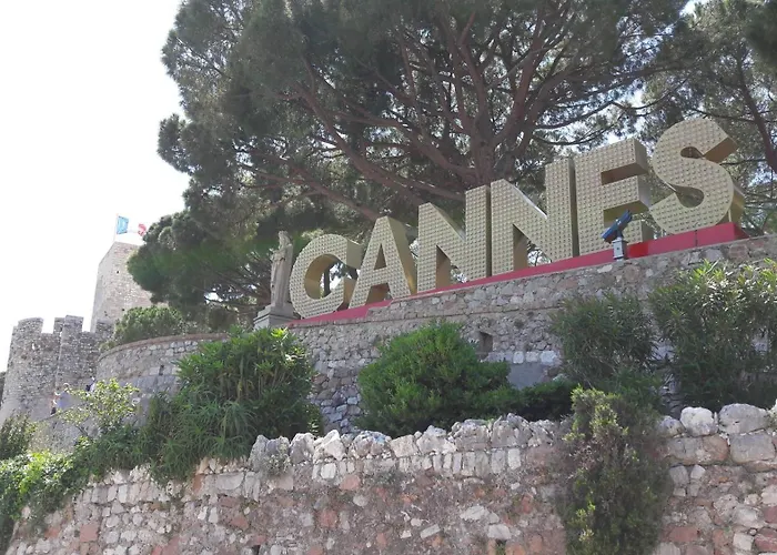 Center - Very Practical - Comfort Cannes