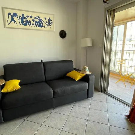 Center - Very Practical - Comfort Cannes